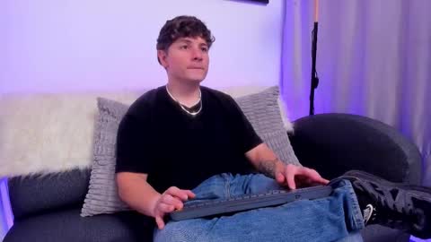 Snapshot of leoo_miller chatting on December 2025 04:20:02 AM Leo online show from December 2025 04:20:02 AM