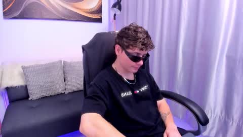 Snapshot of leoo_miller chatting on December 2025 05:06:02 AM Leo online show from December 2025 05:06:02 AM