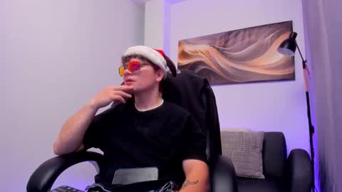 Snapshot of leoo_miller chatting on December 2025 04:21:01 AM Leo online show from December 2025 04:21:01 AM