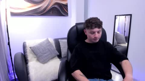 Snapshot of leoo_miller chatting on December 2025 04:29:01 AM Leo online show from December 2025 04:29:01 AM