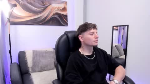 Snapshot of leoo_miller chatting on December 2025 04:40:01 AM Leo online show from December 2025 04:40:01 AM