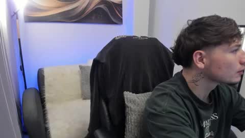 Snapshot of leoo_miller chatting on January 2026 04:17:02 AM Leo online show from January 2026 04:17:02 AM