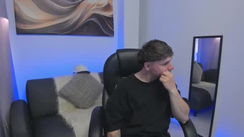 Snapshot of leoo_miller chatting on January 2026 03:54:01 AM Leo online show from January 2026 03:54:01 AM