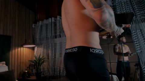 Snapshot of leosalvatore_ chatting on January 2025 02:54:01 AM Leo Salvatore online show from January 2025 02:54:01 AM