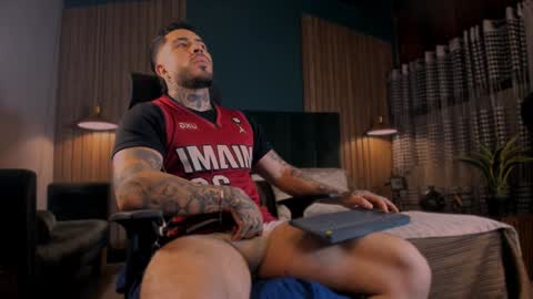 Snapshot of leosalvatore_ chatting on February 2025 03:10:02 AM Leo Salvatore online show from February 2025 03:10:02 AM