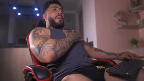 Snapshot of leosalvatore_ chatting on October 2025 11:31:01 PM Leo Salvatore online show from October 2025 11:31:01 PM