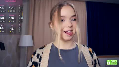 Hello everyone Im Lora Its my first day Were going to have fun together online show from October 2025 05:09:02 AM