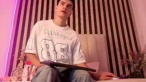 Snapshot of leotease chatting on June 2026 04:31:01 PM leotease online show from June 2026 04:31:01 PM