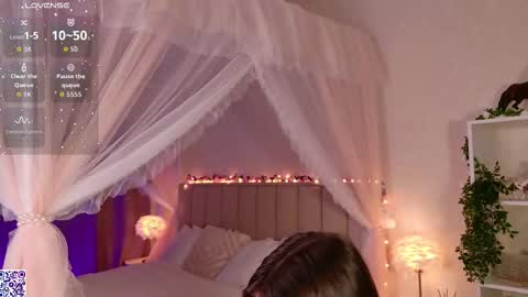 Nicole Moore online show from November 2025 03:02:01 PM