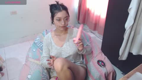 Snapshot of leslie__anderson chatting on September 2025 08:34:02 PM Leslie online show from September 2025 08:34:02 PM