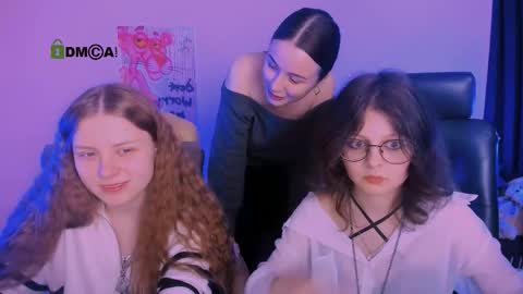 leslie_bird online show from November 2025 12:16:02 PM