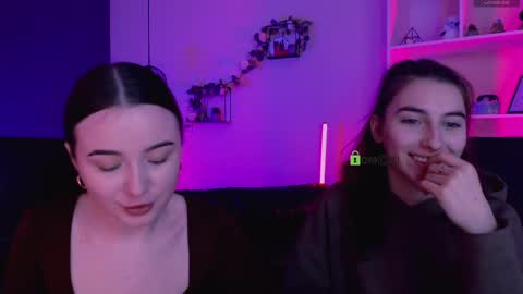 leslie_bird online show from April 2026 09:04:01 AM