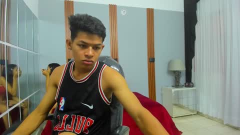 L E S L E Y  AND  D R A K O online show from February 2025 10:31:02 PM