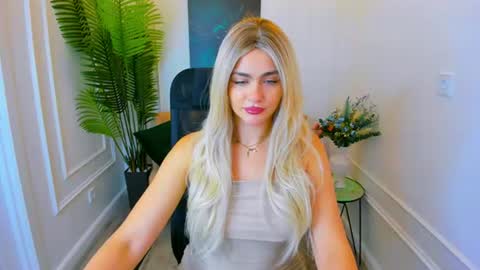 lesliemineg online show from September 2025 07:47:01 PM