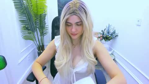 lesliemineg online show from September 2025 11:48:01 AM