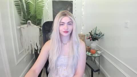 lesliemineg online show from October 2025 11:22:02 AM