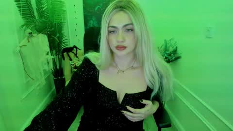 lesliemineg online show from October 2025 11:34:02 AM