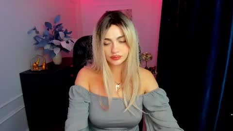 lesliemineg online show from November 2025 07:57:01 PM