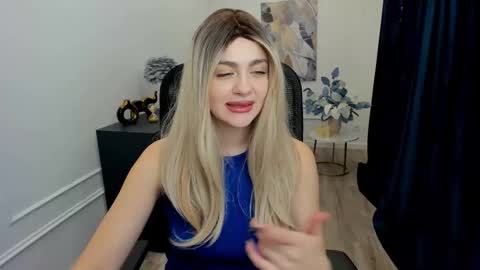 lesliemineg online show from December 2025 08:25:01 PM