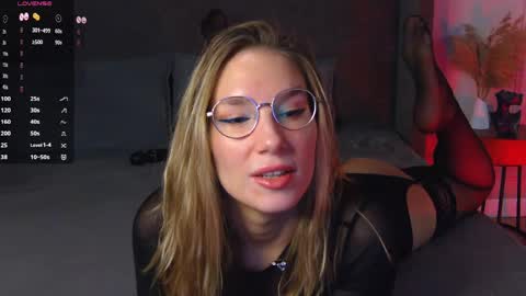 Snapshot of lesliemines chatting on April 2026 06:09:02 AM Leslie online show from April 2026 06:09:02 AM
