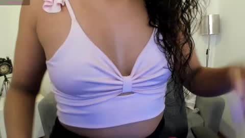 Snapshot of leslyflorez chatting on March 2025 08:54:01 PM Lesly online show from March 2025 08:54:01 PM