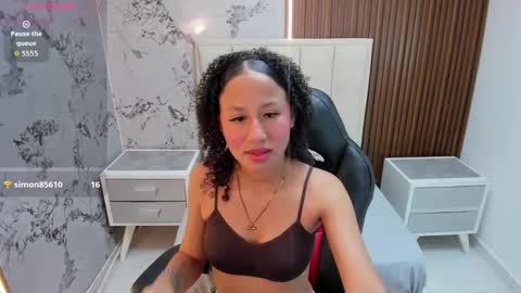 Snapshot of leslysimpson chatting on February 2026 07:53:02 PM online show from February 2026 07:53:02 PM