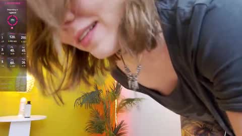 Lessy online show from October 2025 02:54:01 AM