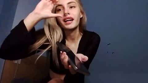 lesyawhite online show from November 2025 06:54:01 PM