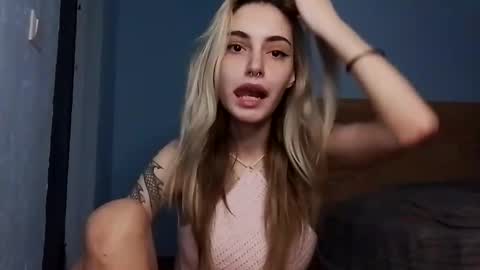 lesyawhite online show from November 2025 04:18:01 PM