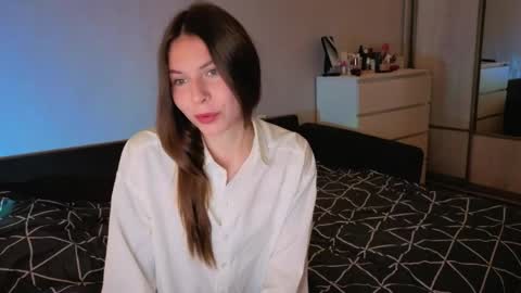 Snapshot of let_me_seee chatting on May 2026 04:35:01 PM Fiona online show from May 2026 04:35:01 PM