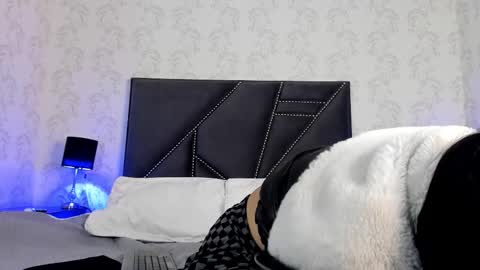 Leti White online show from October 2025 10:23:02 PM