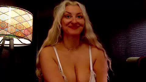 leticiareys online show from February 2026 02:32:02 PM