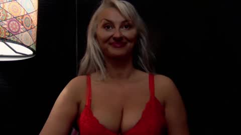 leticiareys online show from April 2026 12:53:02 PM