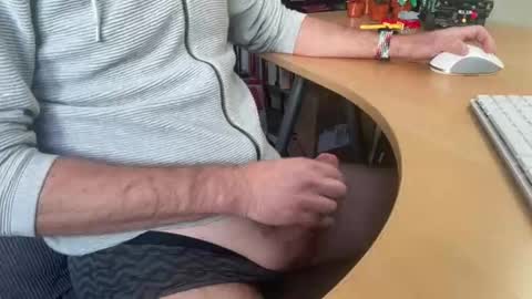 leukurrt online show from November 2025 10:21:01 AM