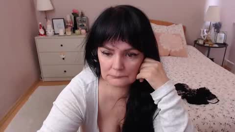 Snapshot of leveme2night chatting on December 2024 01:01:02 PM Mary online show from December 2024 01:01:02 PM