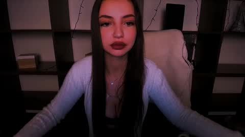 Alexia online show from December 2024 01:22:01 PM