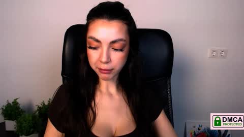 Alexia online show from November 2025 01:33:02 PM