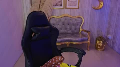 Lexie  online show from April 2026 08:17:01 PM