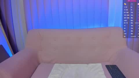 Lexie Thompson  online show from November 2025 12:07:01 PM