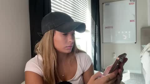 lexiiiii27 online show from September 2025 08:19:01 PM