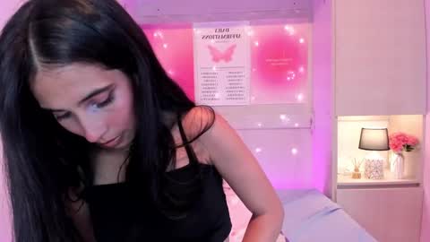 Snapshot of lexyquinn_ chatting on September 2025 04:18:02 AM L I A online show from September 2025 04:18:02 AM