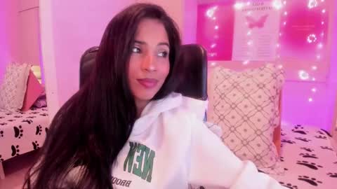 Snapshot of lexyquinn_ chatting on October 2025 04:01:02 AM L I A online show from October 2025 04:01:02 AM