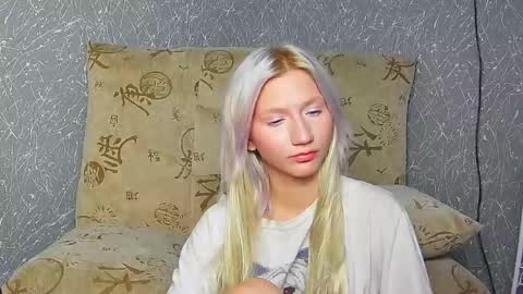 Snapshot of leyasaolee chatting on September 2025 09:09:02 AM Leya online show from September 2025 09:09:02 AM