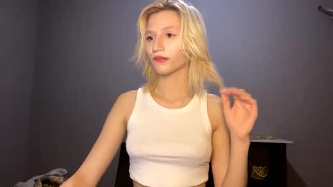 Leya online show from November 2025 07:17:01 PM