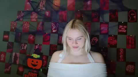 Snapshot of leyla_le chatting on October 2025 06:24:01 AM Leyla online show from October 2025 06:24:01 AM