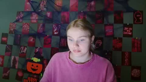 Snapshot of leyla_le chatting on October 2025 06:03:02 AM Leyla online show from October 2025 06:03:02 AM