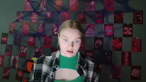 Snapshot of leyla_le chatting on October 2025 06:03:02 AM Leyla online show from October 2025 06:03:02 AM