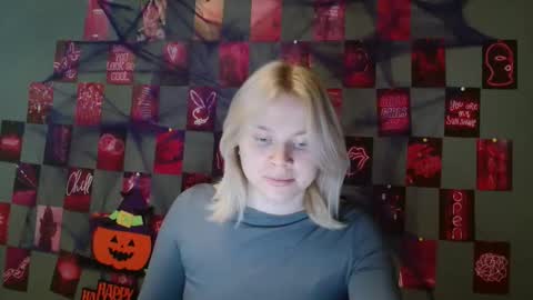 Snapshot of leyla_le chatting on October 2025 07:23:02 AM Leyla online show from October 2025 07:23:02 AM