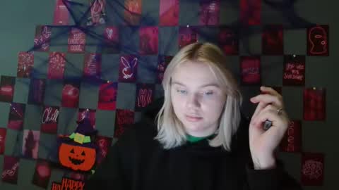 Snapshot of leyla_le chatting on October 2025 07:34:01 AM Leyla online show from October 2025 07:34:01 AM