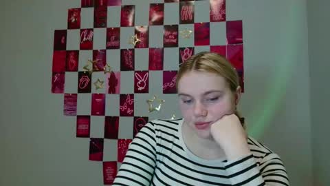 Snapshot of leyla_le chatting on November 2025 07:08:01 AM Leyla online show from November 2025 07:08:01 AM